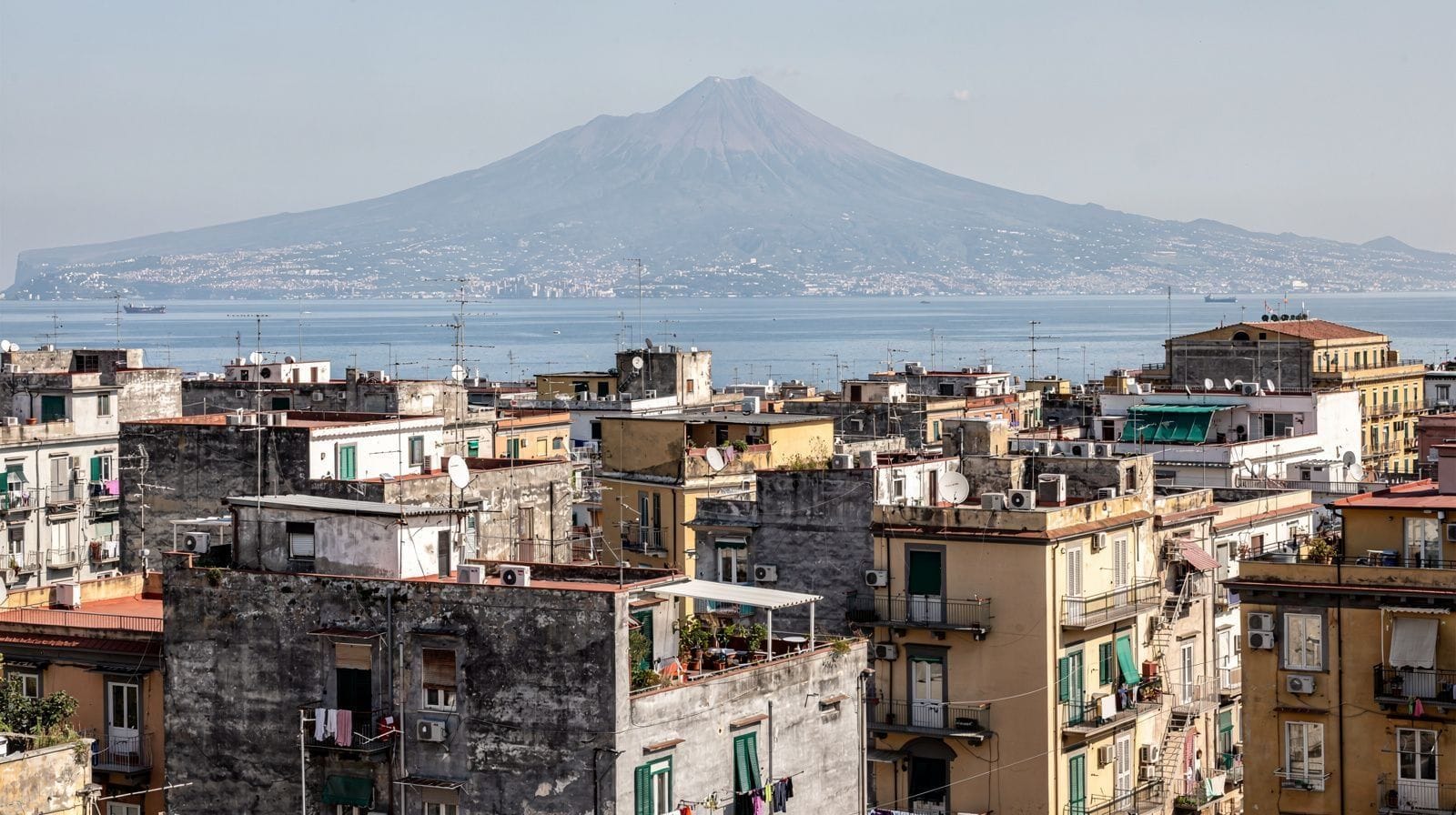 Nápoles no forma parte de la Costa Amalfitana