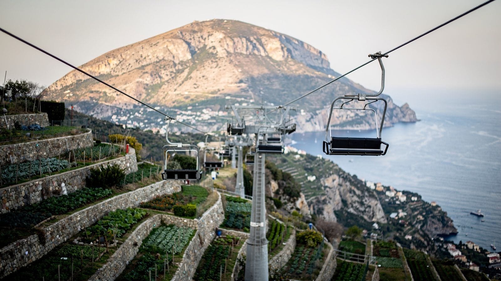 Funiculaire de Capri vers Anacapri ? Pourquoi le télésiège du Monte Solaro est un trajet à part