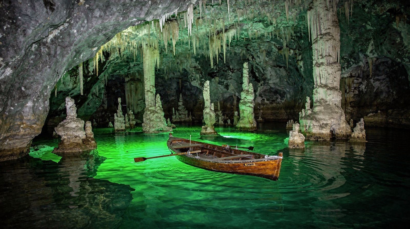Grotte d'Émeraude à Conca dei Marini : est-ce la même chose que la Grotte Bleue ?